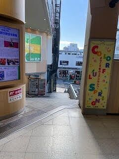 階段を下りて